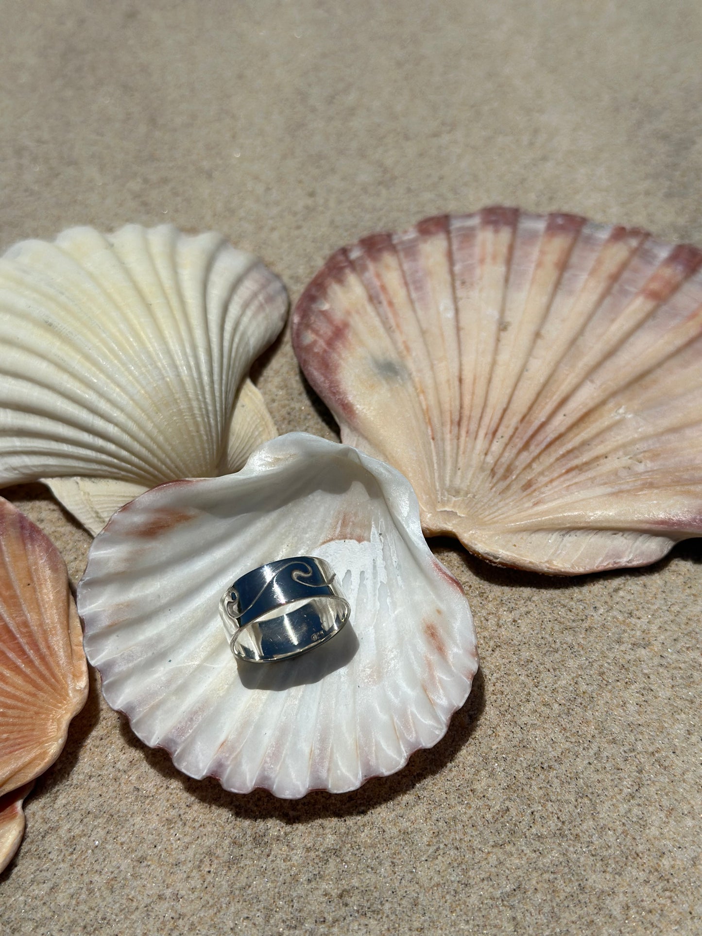 Wave ring
